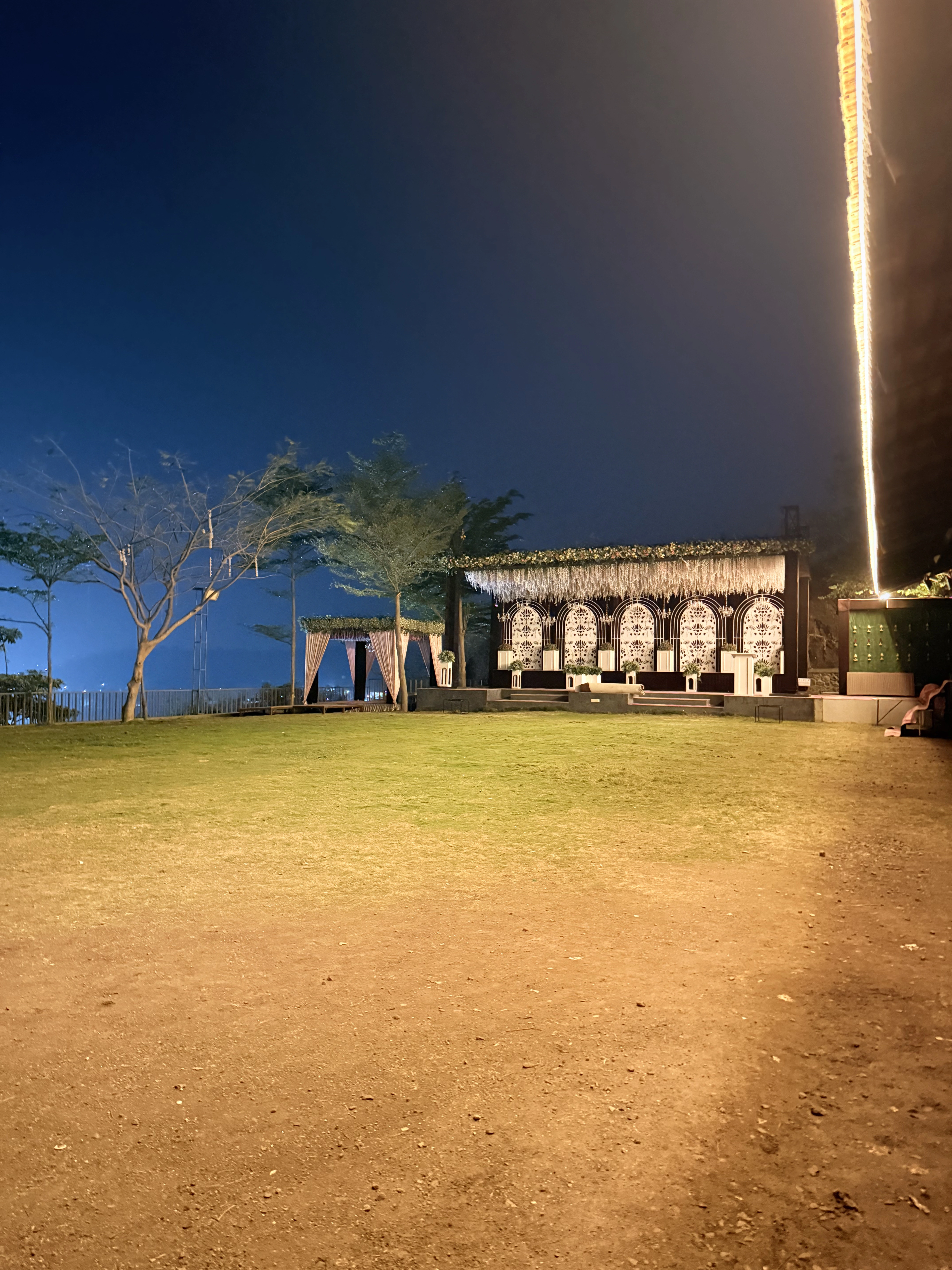 Decor setup at Hills