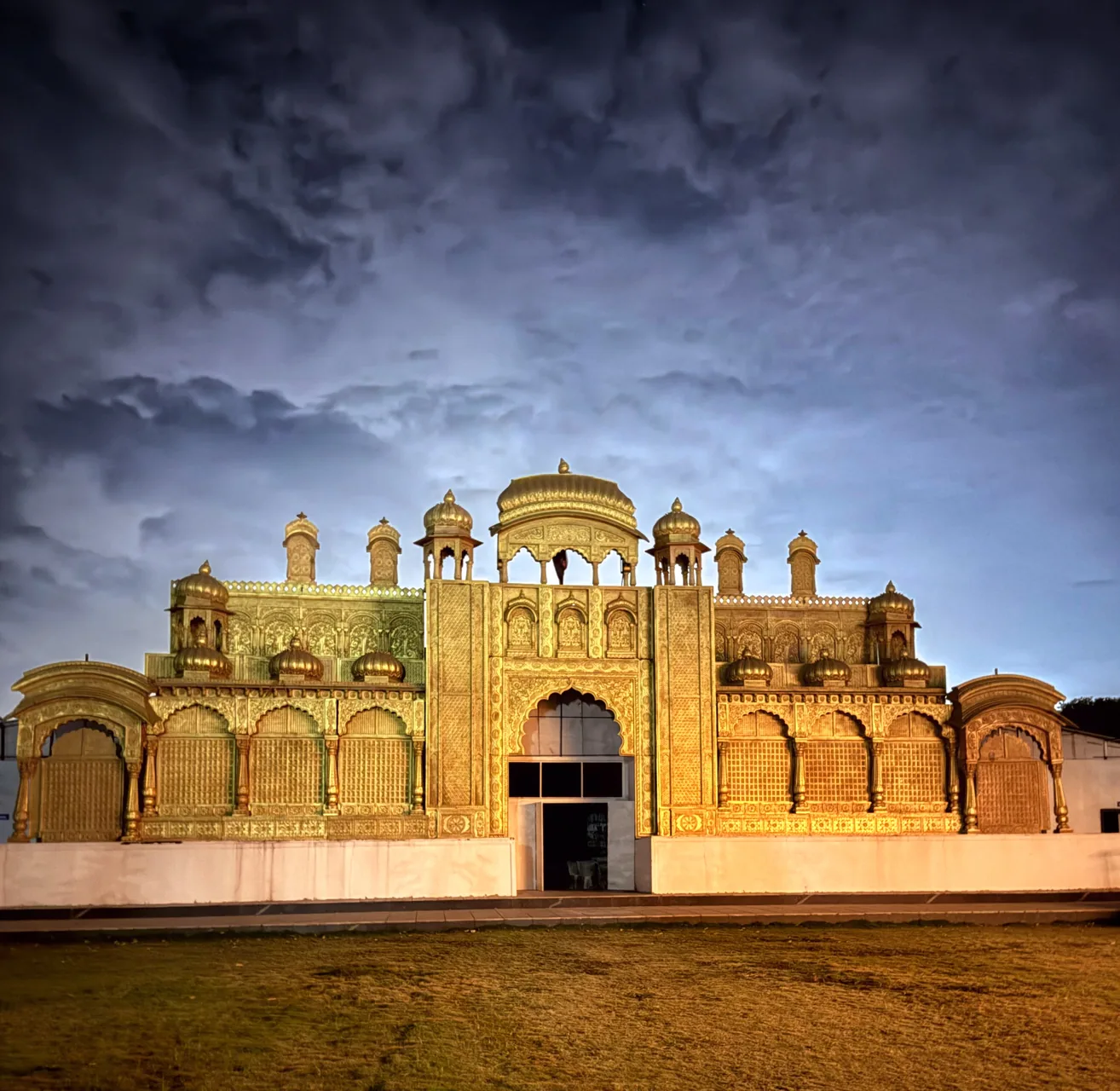 Krushnpingaksh Palace