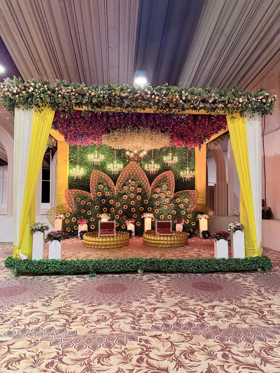 Palace wedding atmosphere